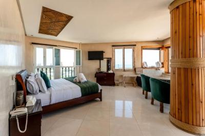 Superior Suite 6
