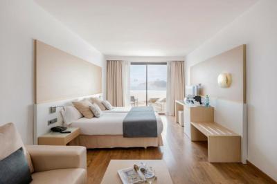 Premium Room with Sea View 3