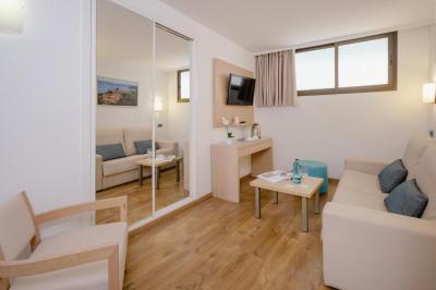 Suite with Sea View 4