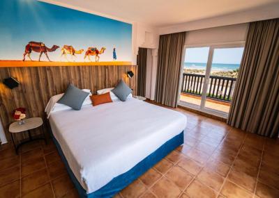 Superior Triple Room with Sea View (2 Adults + 1 Child) 6