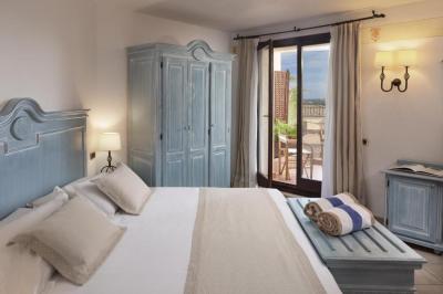 Superior Plus Room with Swimming Pool View 3
