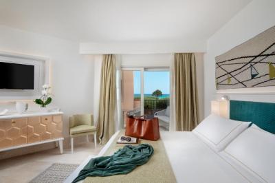 Deluxe Triple Room with Sea View 8