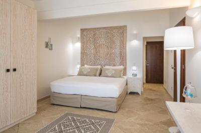 Deluxe Double Room 11