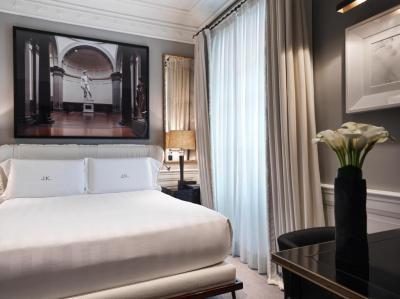 Superior Balcony Double Room 4