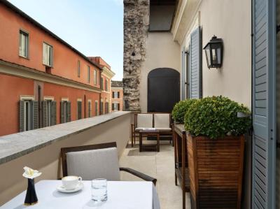 Junior Suite with Balcony 7