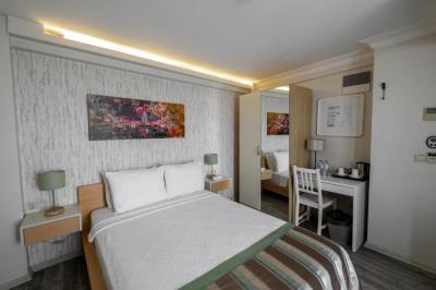 Habitaci&oacute;n con balc&oacute;n y vistas al B&oacute;sforo 4