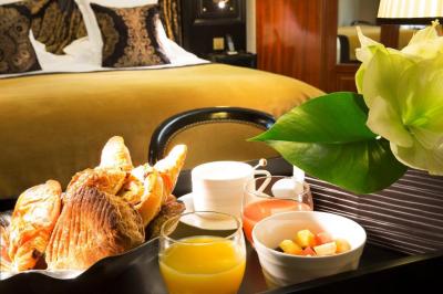 Deluxe Double or Twin Room 3