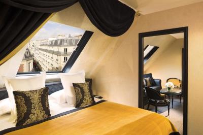 Attic Junior Suite 4