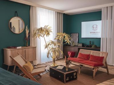 Suite 7&egrave;me Monde 5