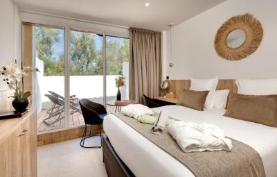 Deluxe Double Room 6