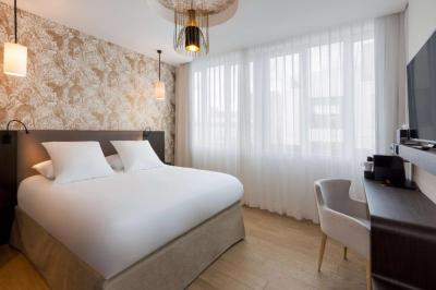 Deluxe Queen Room 1