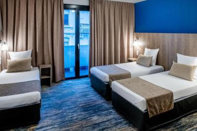 Triple Room with Balcony 10