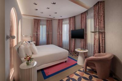 Suite with View 7