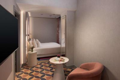 Family Connecting Room (2 Adults + 2 Children) 8