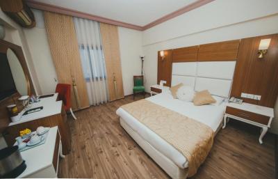 Double or Twin Room with Private Bathroom 1