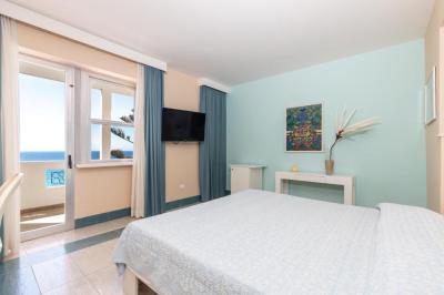 Suite with Sea View 3