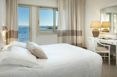 Double or Twin Room with Sea View 1