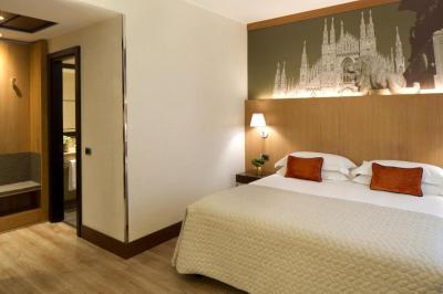Deluxe Double or Twin Room 2