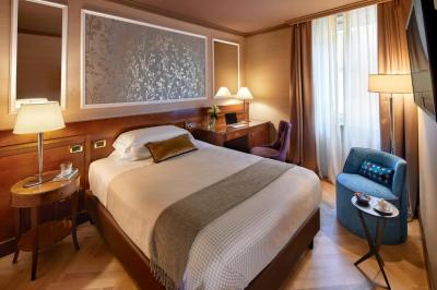 Double Room with French Bed 6