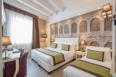 Deluxe Triple Room 6
