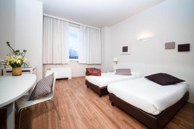 Deluxe Twin Room 5
