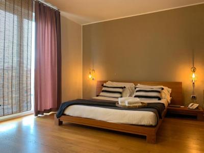 Deluxe Suite with Spa Bath 5