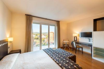 Superior Double Room with Balcony 6