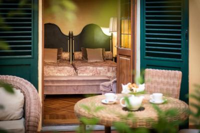Double Room with Patio 7