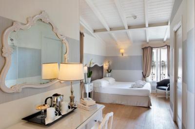 Double or Twin Room with Terrace 2