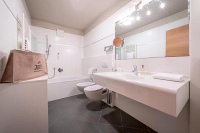 Deluxe Suite - Split Level 6