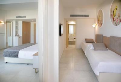 Habitaci&oacute;n Familiar Superior con vistas al mar 4