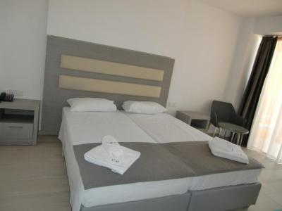 Double or Twin Room with Partial Sea View 2