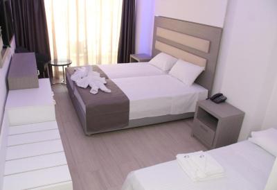 Double or Twin Room with Sea View 3