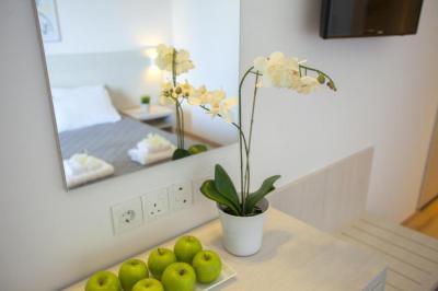 Double or Twin Room with Side Sea View 2