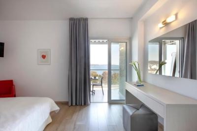Double or Twin Room with Sea View 3