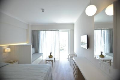 Superior Double Room with Inland View 2