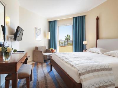 Deluxe Double or Twin Room with Side Sea View 4