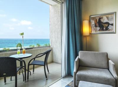 Single Room with Front Sea View 10