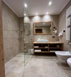 Double Room with Balcony 3