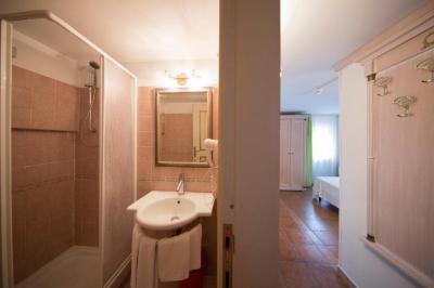 Quadruple Room 5