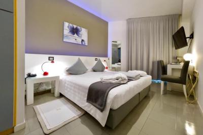 Superior Double Room with Extra Bed and Balcony 4