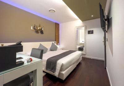 Junior Suite with Balcony 6