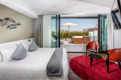 Suite with Spa Bath 8