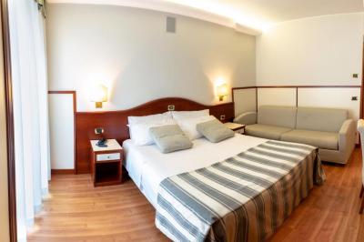 Triple Room with Lateral Sea View 2