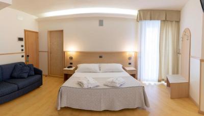 Suite Junior con vistas laterales al mar 4