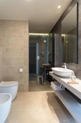 Deluxe Double or Twin Room with Sea View 7