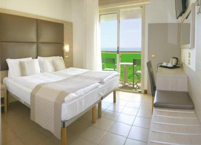 Habitaci&oacute;n Doble con vistas frontales al mar 2