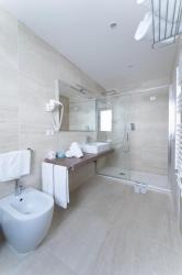 Deluxe Double or Twin Room with Lateral Sea View 1