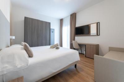 Deluxe Triple Room with Balcony 5