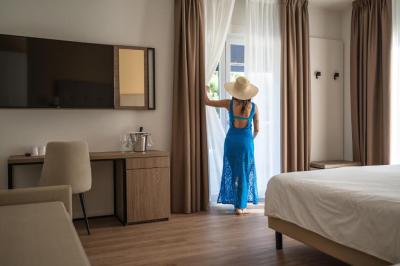 Executive Suite with Sea View 9